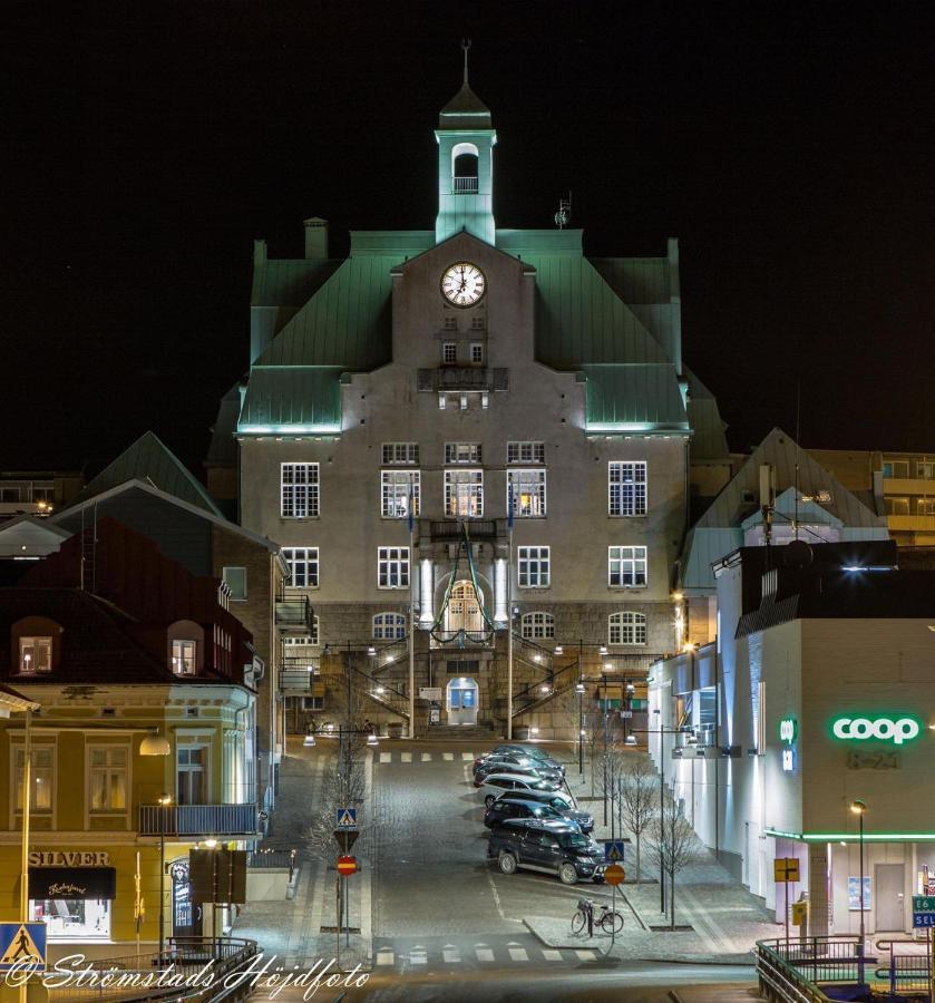 Frasch Och Fin 2:A. Gangavstand Till Stromstads Centrum Exterior foto