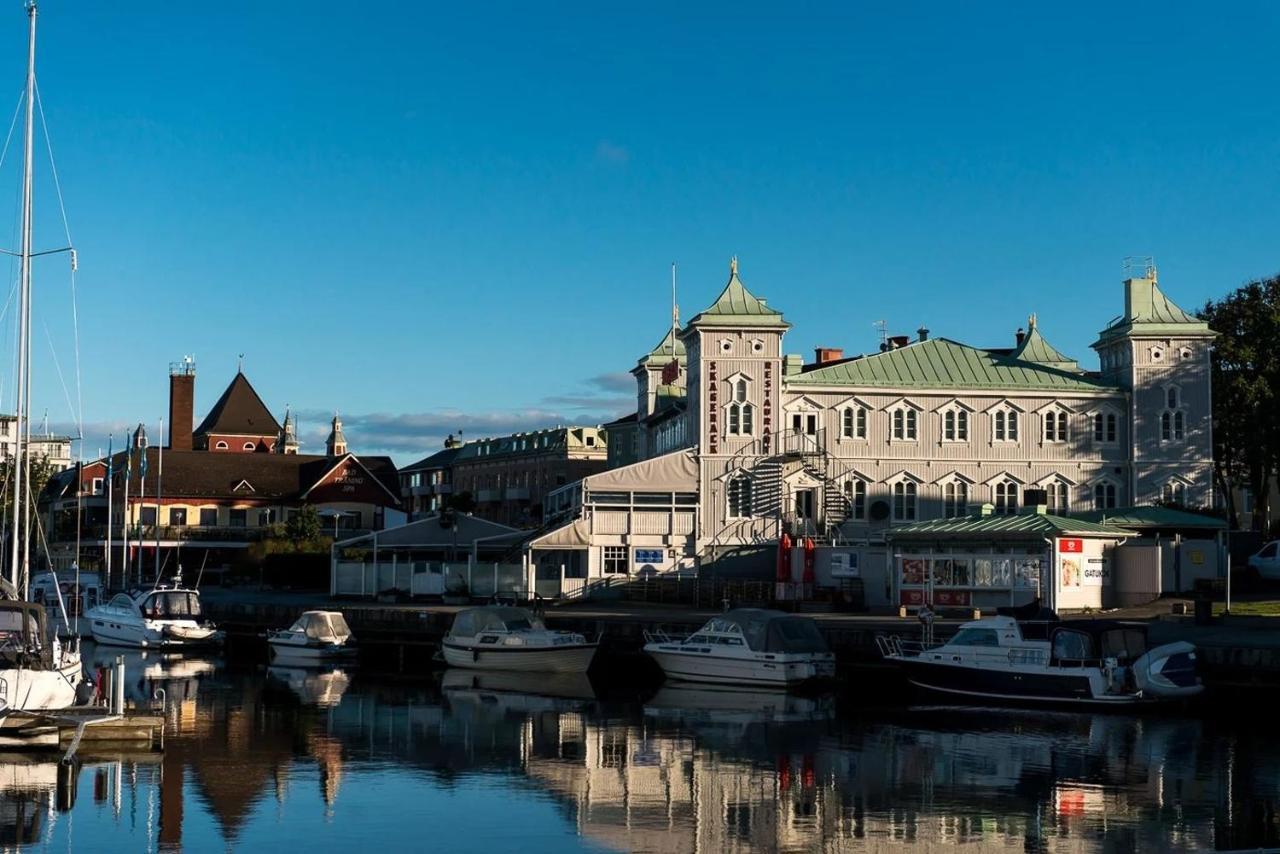 Frasch Och Fin 2:A. Gangavstand Till Stromstads Centrum Exterior foto